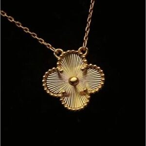 Elegant Gold Clover Pendant Necklace